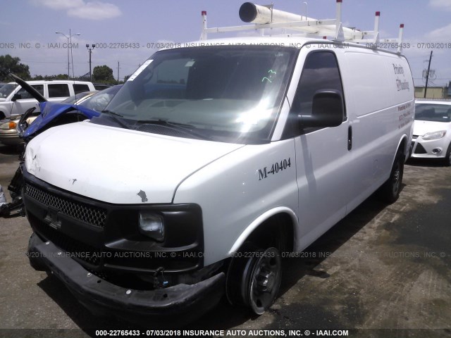 1GCZGTCA8B1127665 - 2011 CHEVROLET EXPRESS G3500  WHITE photo 2