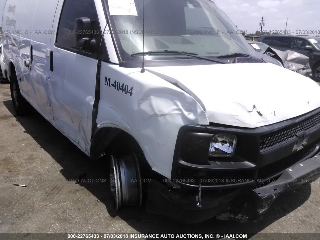 1GCZGTCA8B1127665 - 2011 CHEVROLET EXPRESS G3500  WHITE photo 6