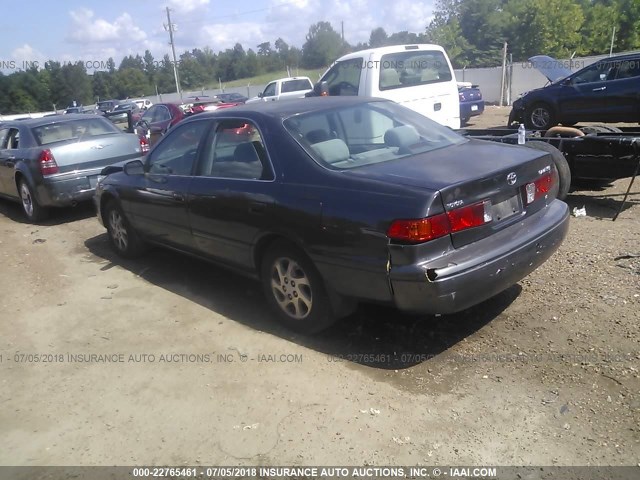 4T1BF22K9YU953744 - 2000 TOYOTA CAMRY LE/XLE GRAY photo 3
