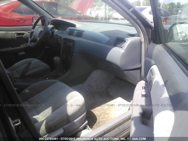 4T1BF22K9YU953744 - 2000 TOYOTA CAMRY LE/XLE GRAY photo 5