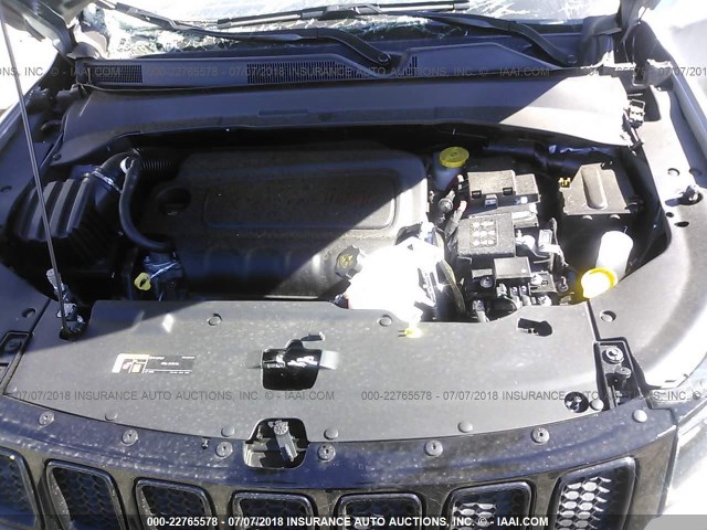 3C4NJDBB0JT304037 - 2018 JEEP COMPASS LATITUDE 灰色 照片 10