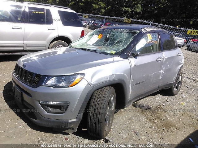 3C4NJDBB0JT304037 - 2018 JEEP COMPASS LATITUDE 灰色 照片 2