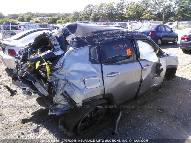 3C4NJDBB0JT304037 - 2018 JEEP COMPASS LATITUDE 灰色 照片 4