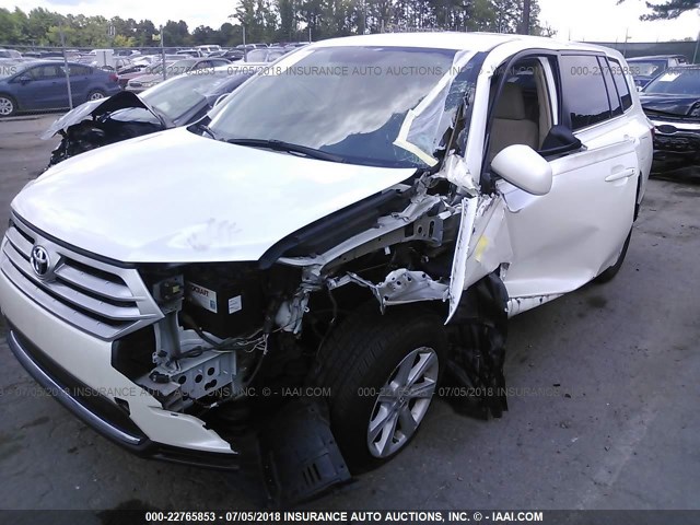 5TDZA3EH5DS044017 - 2013 TOYOTA HIGHLANDER PLUS WHITE photo 2