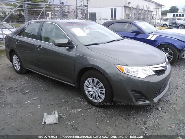 4T1BF1FK0EU856058 - 2014 TOYOTA CAMRY L/SE/LE/XLE 灰色 照片 1