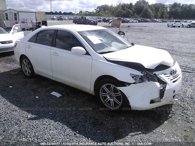 JTNBE46K473000341 - 2007 TOYOTA CAMRY NEW GENERAT CE/LE/XLE/SE WHITE photo 1