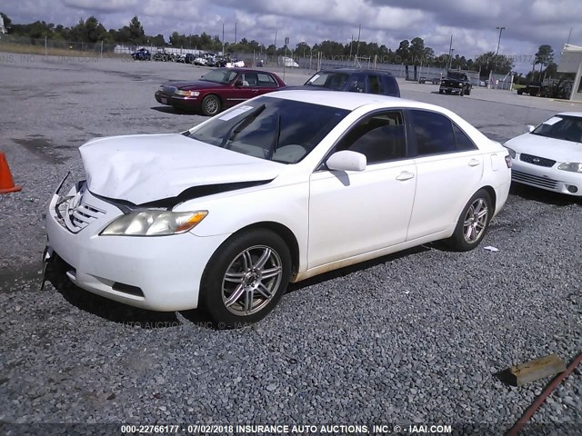 JTNBE46K473000341 - 2007 TOYOTA CAMRY NEW GENERAT CE/LE/XLE/SE WHITE photo 2