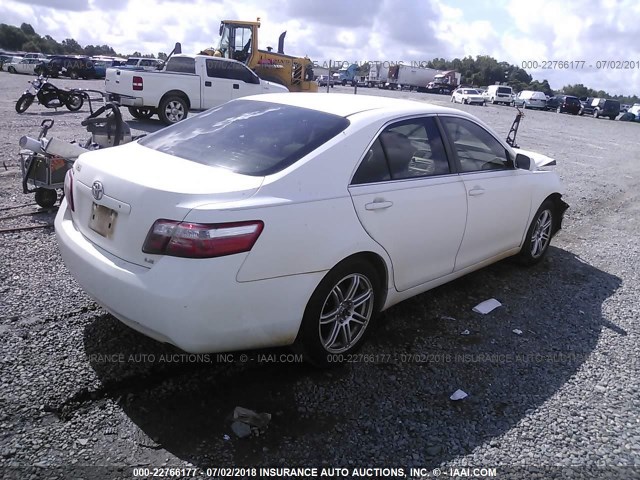 JTNBE46K473000341 - 2007 TOYOTA CAMRY NEW GENERAT CE/LE/XLE/SE WHITE photo 4