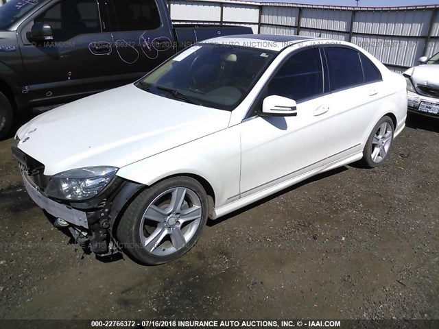 WDDGF8BB5BR175391 - 2011 MERCEDES-BENZ C 300 4MATIC WHITE photo 2