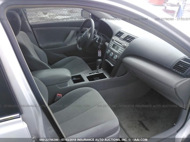 4T1BE46K38U243859 - 2008 TOYOTA CAMRY CE/LE/XLE/SE SILVER photo 5