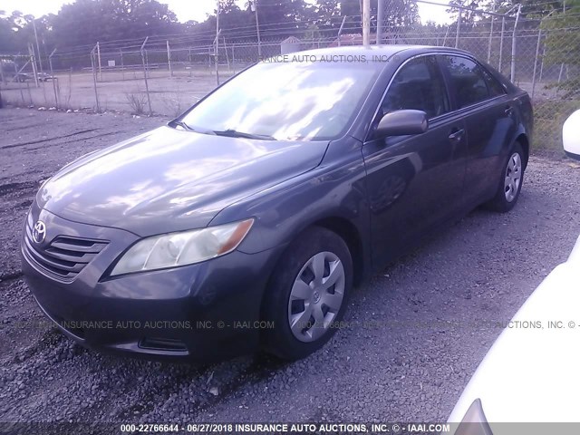 4T1BE46K77U065811 - 2007 TOYOTA CAMRY NEW GENERAT CE/LE/XLE/SE GRAY photo 2