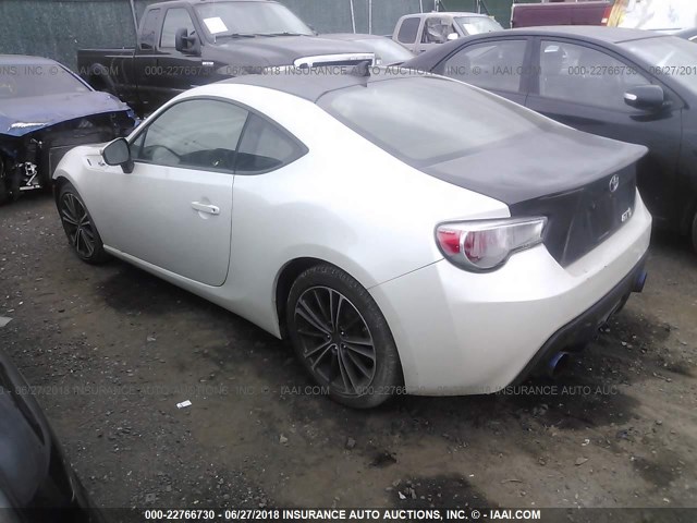 JF1ZNAA19D2716093 - 2013 TOYOTA SCION FR-S WHITE photo 3