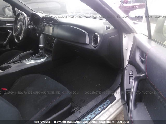 JF1ZNAA19D2716093 - 2013 TOYOTA SCION FR-S WHITE photo 5