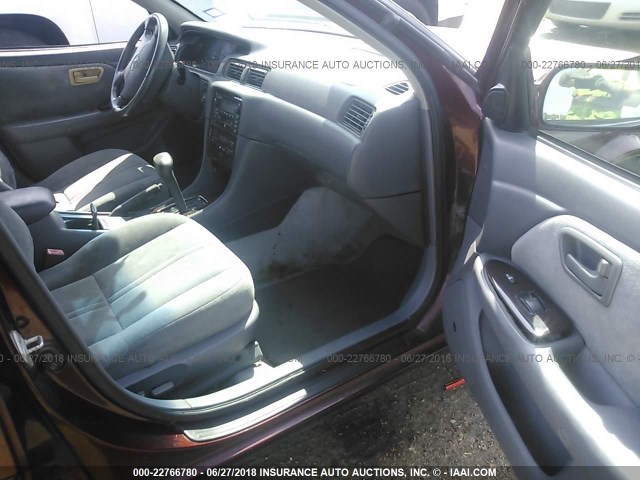 4T1BG22K61U778095 - 2001 TOYOTA CAMRY CE/LE/XLE 栗色 照片 5