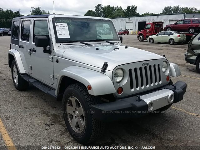 1J4GA59158L601879 - 2008 JEEP WRANGLER UNLIMITE SAHARA SILVER photo 1