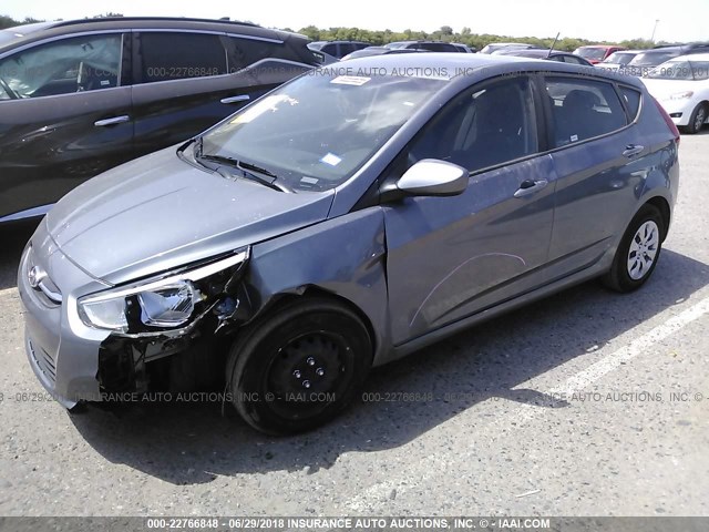 KMHCT5AE1HU326076 - 2017 HYUNDAI ACCENT SE GRAY photo 2