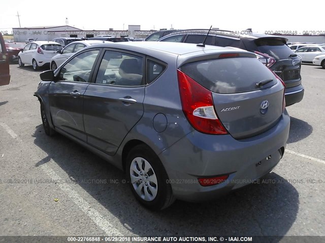 KMHCT5AE1HU326076 - 2017 HYUNDAI ACCENT SE GRAY photo 3