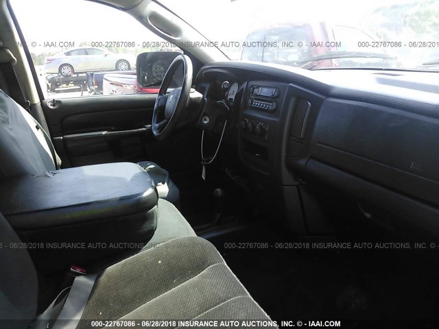 3D7KU28CX4G203623 - 2004 DODGE RAM 2500 ST/SLT 红色 照片 5
