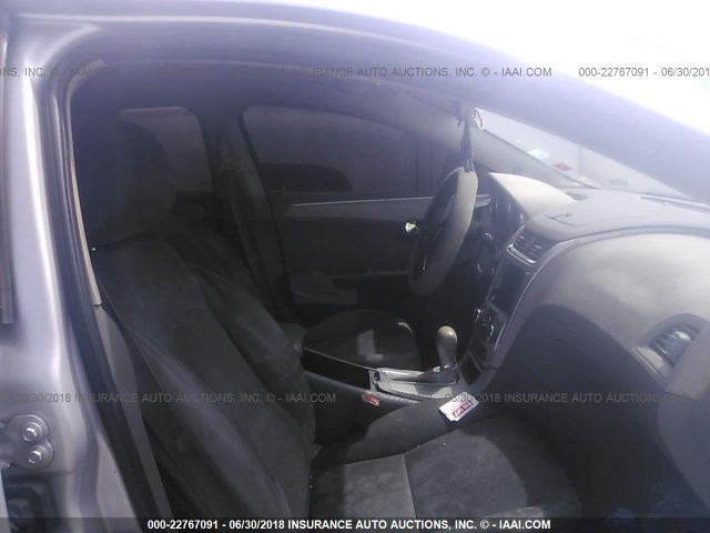 1G1ZC5E07AF295612 - 2010 CHEVROLET MALIBU 1LT ვერცხლისფერი ფოტო 5
