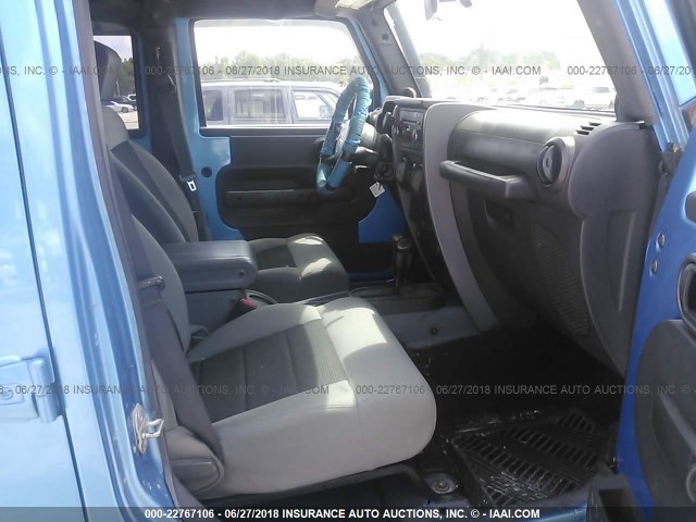 1J4BA3H17AL109408 - 2010 JEEP WRANGLER UNLIMITE SPORT BLUE photo 5