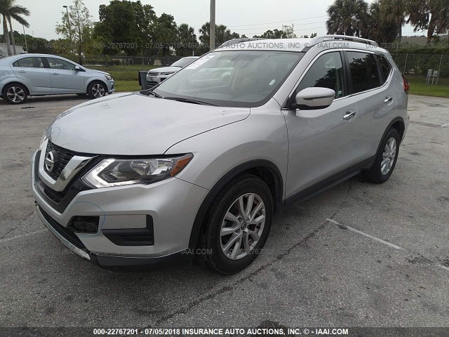 KNMAT2MT3HP545964 - 2017 NISSAN ROGUE S/SV SILVER photo 2