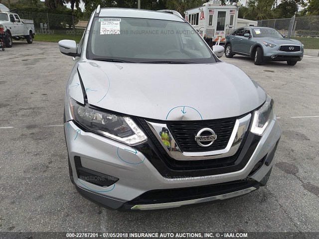 KNMAT2MT3HP545964 - 2017 NISSAN ROGUE S/SV SILVER photo 6