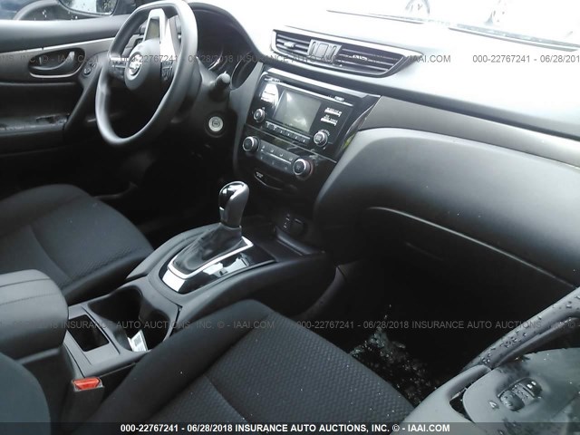 JN1BJ1CR7JW251105 - 2018 NISSAN ROGUE SILVER photo 5