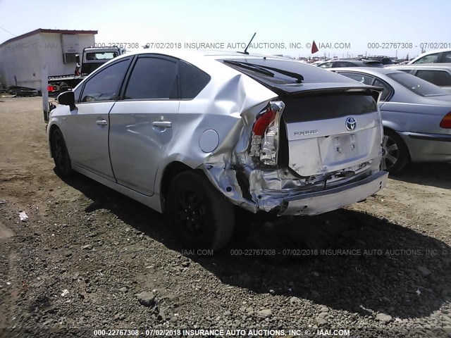 JTDKN3DU8E0388255 - 2014 TOYOTA PRIUS SILVER photo 3