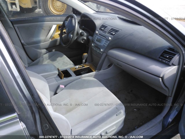 JTNBE46K273027912 - 2007 TOYOTA CAMRY NEW GENERAT CE/LE/XLE/SE GRAY photo 5