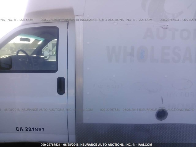 1GBHG31K881103595 - 2008 CHEVROLET EXPRESS G3500  WHITE photo 7