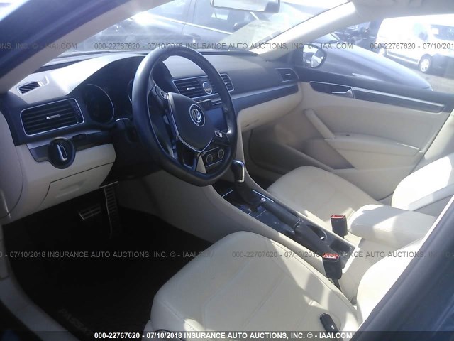 1VWDT7A33HC019823 - 2017 VOLKSWAGEN PASSAT R-LINE Qara foto 5