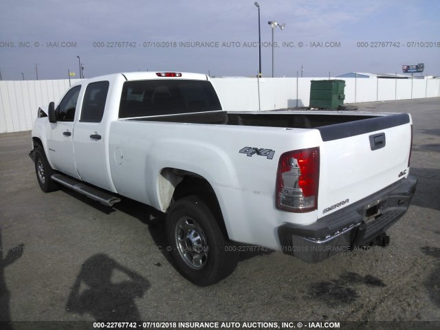 1GT12ZCG9BF260280 - 2011 GMC SIERRA K2500 HEAVY DUTY WHITE photo 3