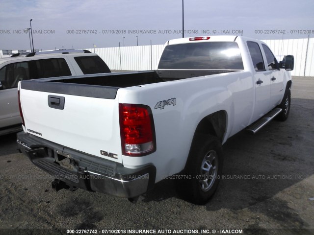 1GT12ZCG9BF260280 - 2011 GMC SIERRA K2500 HEAVY DUTY WHITE photo 4