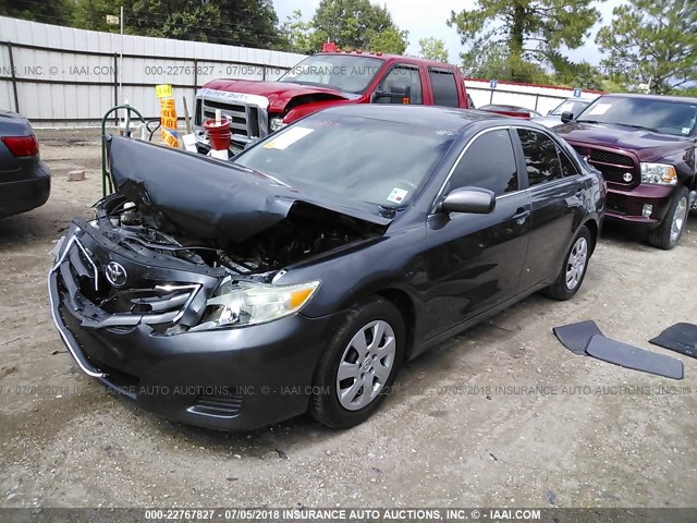 4T1BF3EK2AU052593 - 2010 TOYOTA CAMRY SE/LE/XLE GRAY photo 2