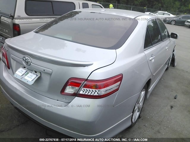 4T1BF3EK1AU527831 - 2010 TOYOTA CAMRY SE/LE/XLE SILVER photo 4