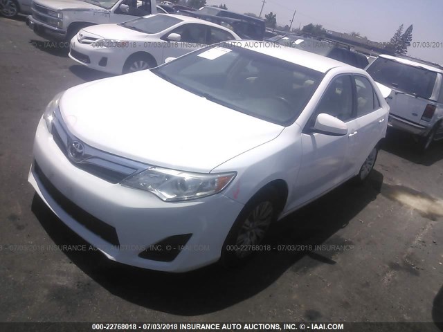 4T1BF1FK1CU575948 - 2012 TOYOTA CAMRY SE/LE/XLE WHITE photo 2