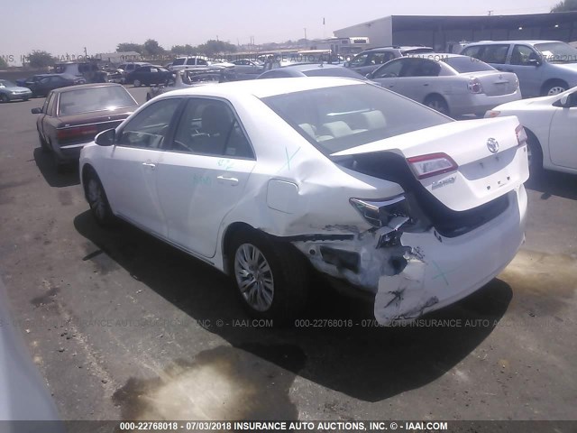 4T1BF1FK1CU575948 - 2012 TOYOTA CAMRY SE/LE/XLE WHITE photo 3