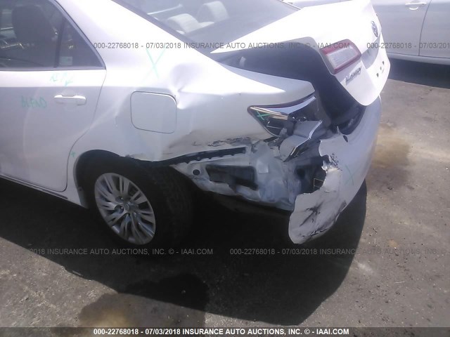 4T1BF1FK1CU575948 - 2012 TOYOTA CAMRY SE/LE/XLE WHITE photo 6