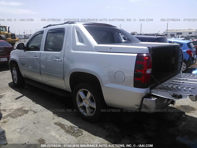 3GNMCFE06BG251891 - 2011 CHEVROLET AVALANCHE LT SILVER photo 3