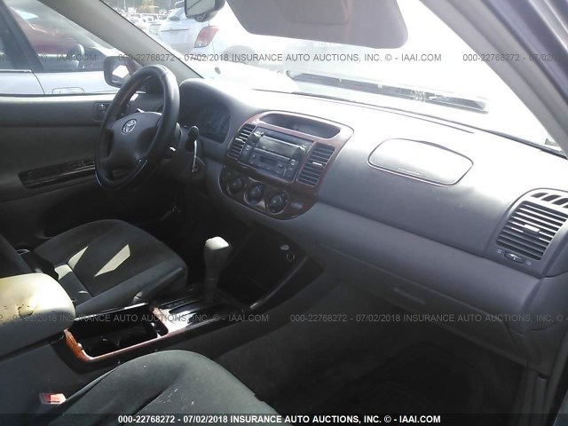 4T1BF32K73U548271 - 2003 TOYOTA CAMRY LE/XLE/SE ნაცრისფერი ფოტო 5