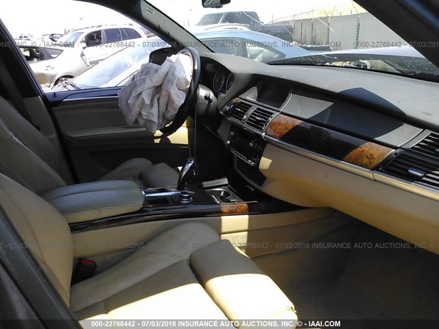 5UXZW0C57BL658086 - 2011 BMW X5 XDRIVE35D BROWN photo 5