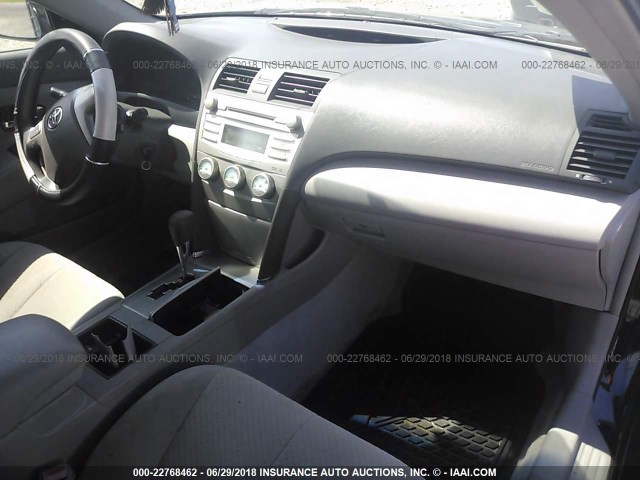 4T1BE46K28U239818 - 2008 TOYOTA CAMRY CE/LE/XLE/SE BLACK photo 5