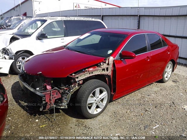 4T1BF1FK9DU640949 - 2013 TOYOTA CAMRY L/SE/LE/XLE 红色 照片 2