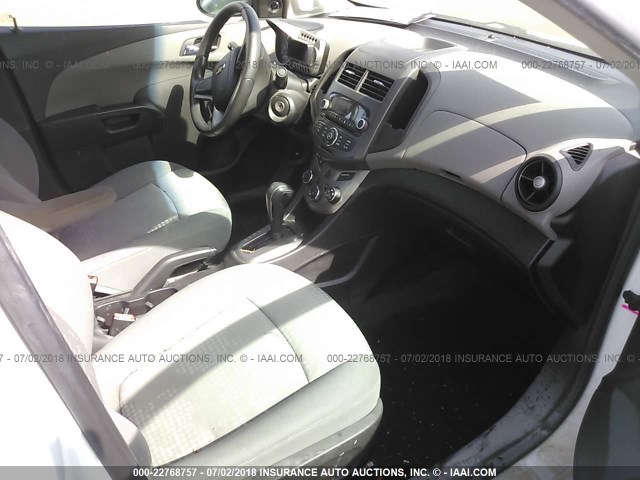 1G1JA5SH6C4119307 - 2012 CHEVROLET SONIC LS 白色 照片 5