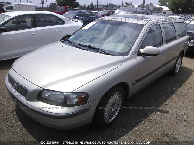 YV1SW58D811137527 - 2001 VOLVO V70 2.4T SILVER photo 2