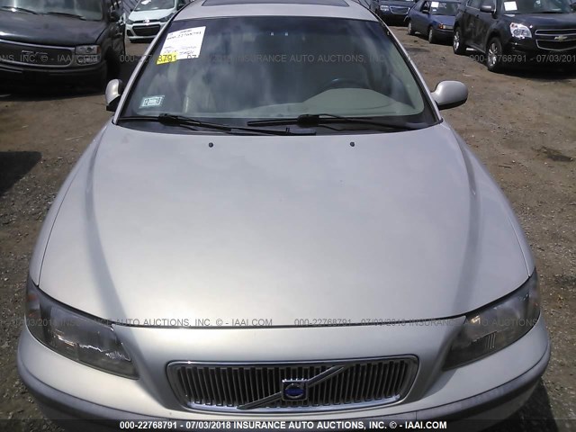 YV1SW58D811137527 - 2001 VOLVO V70 2.4T SILVER photo 6