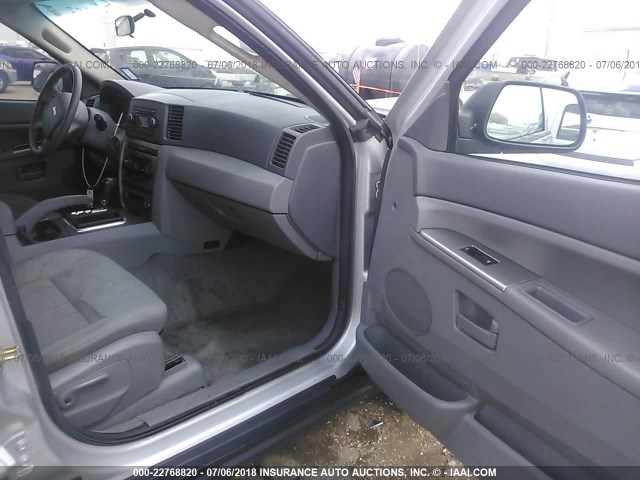 1J4GS48KX6C217109 - 2006 JEEP GRAND CHEROKEE LAREDO/COLUMBIA/FREEDOM 银色 照片 5
