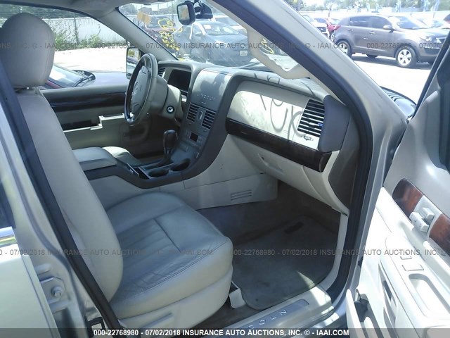 5LMEU88H94ZJ20876 - 2004 LINCOLN AVIATOR 银色 照片 5