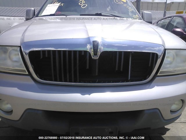 5LMEU88H94ZJ20876 - 2004 LINCOLN AVIATOR 银色 照片 6
