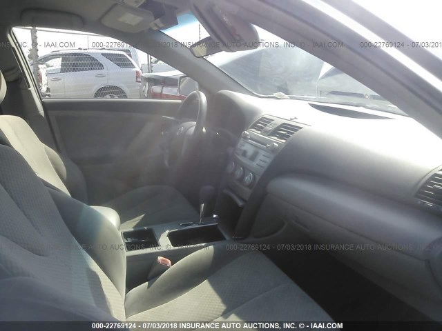 4T1BK46K67U547467 - 2007 TOYOTA CAMRY NEW GENERAT LE/XLE/SE SILVER photo 5